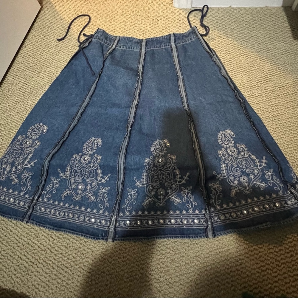 Anne Carson Blue Embroidered A-Line Skirt